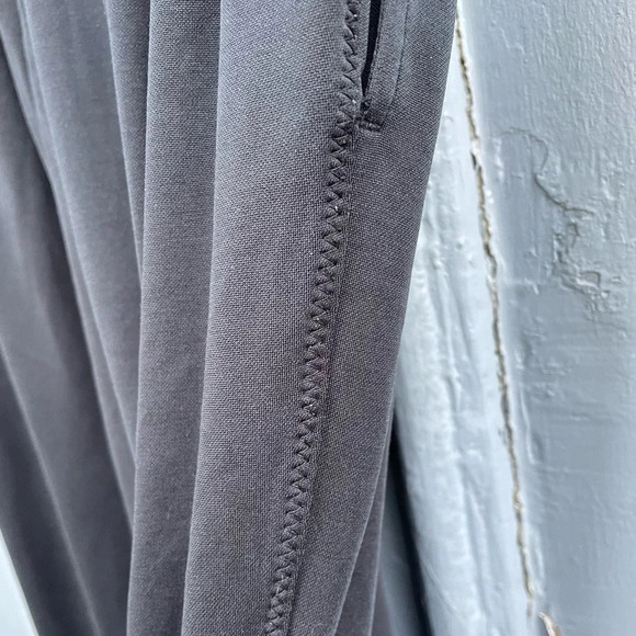 Fabletics Lightweight High Rise Black Jogger Pants, size L - Picture 4 of 5